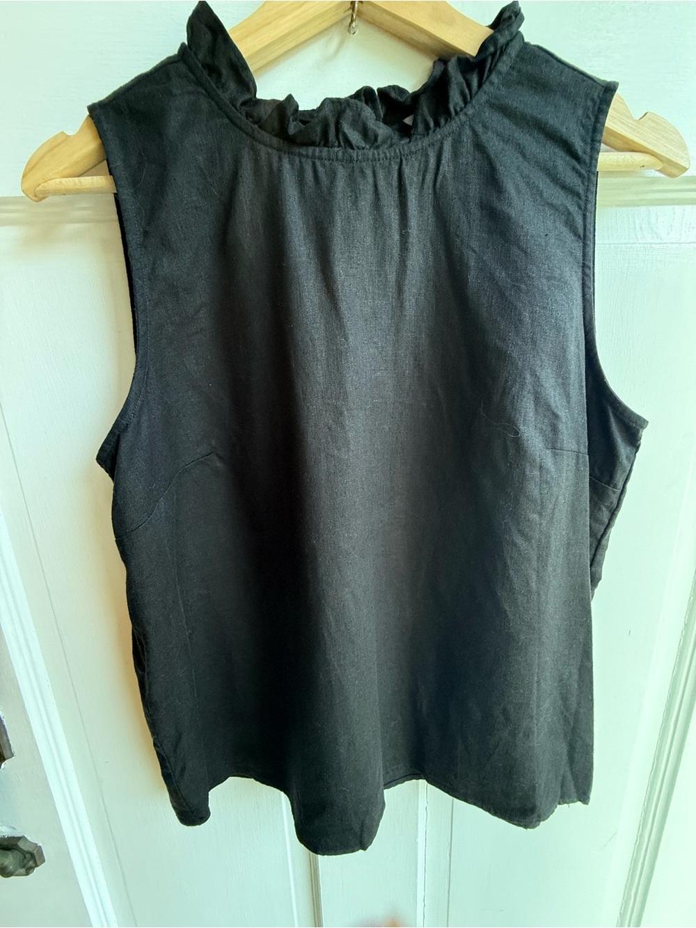 Ophelia Row Linen Sleeveless Ruffle-Neck Women's Tank Top - Black